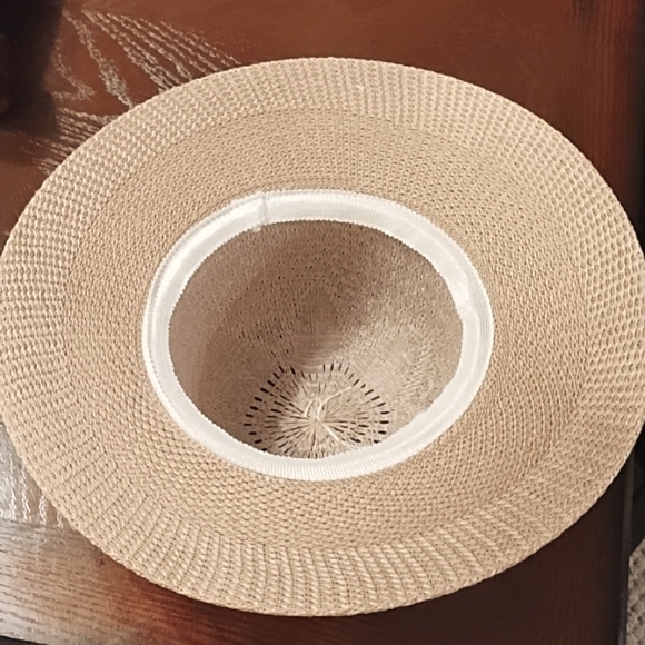 WOMEN HAT NEW. TWO OR MORE HATS 20% OFF LESS. - Picture 3 of 3